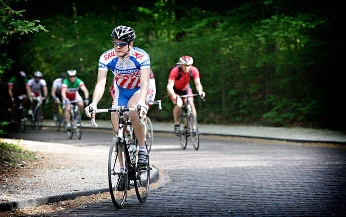 Nog geen oplossingen voor drukte op fietsroutes Nog geen oplossingen voor drukte op fietsroutes